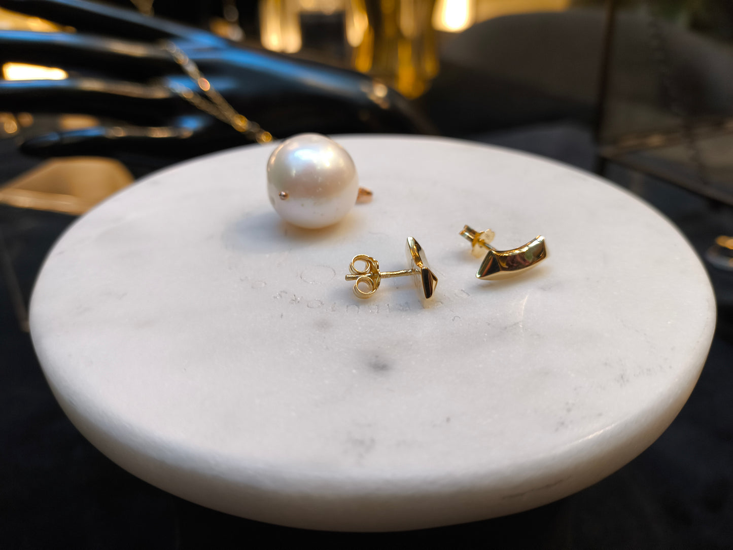Kit Heath Orecchini a Lobo Donna, Gioielli in Argento Sterling Placcato al Rodio e Pavé di Zirconia Cubica Smussata Kit Heath Orecchini a Lobo Donna, Gioielli in Argento Sterling Placcato al Rodio e Pavé di Zirconia Cubica Smussata