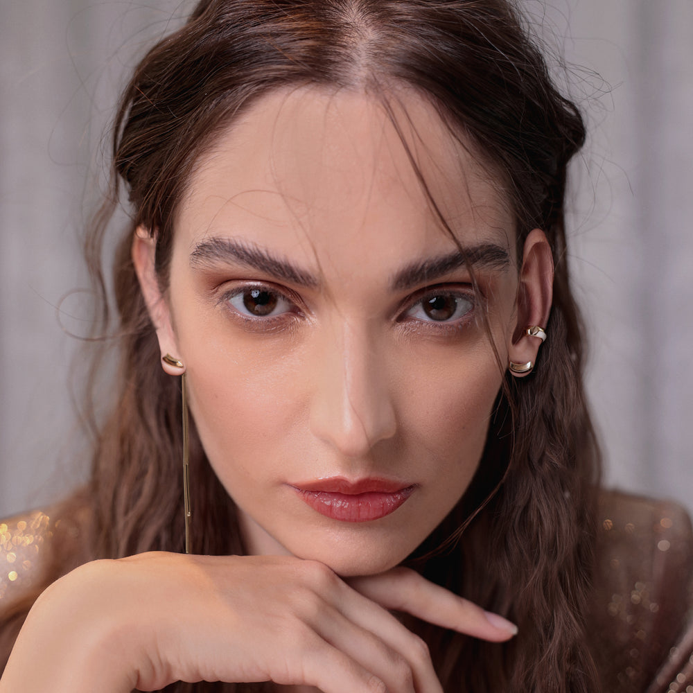 
                  
                    Ear cuff Orbita indossato con look minimal, perfetto per chi non ha i lobi forati | MyOh Gioielli Contemporanei
No-piercing ear cuff styled for everyday elegance | MyOh Modern Design

                  
                
